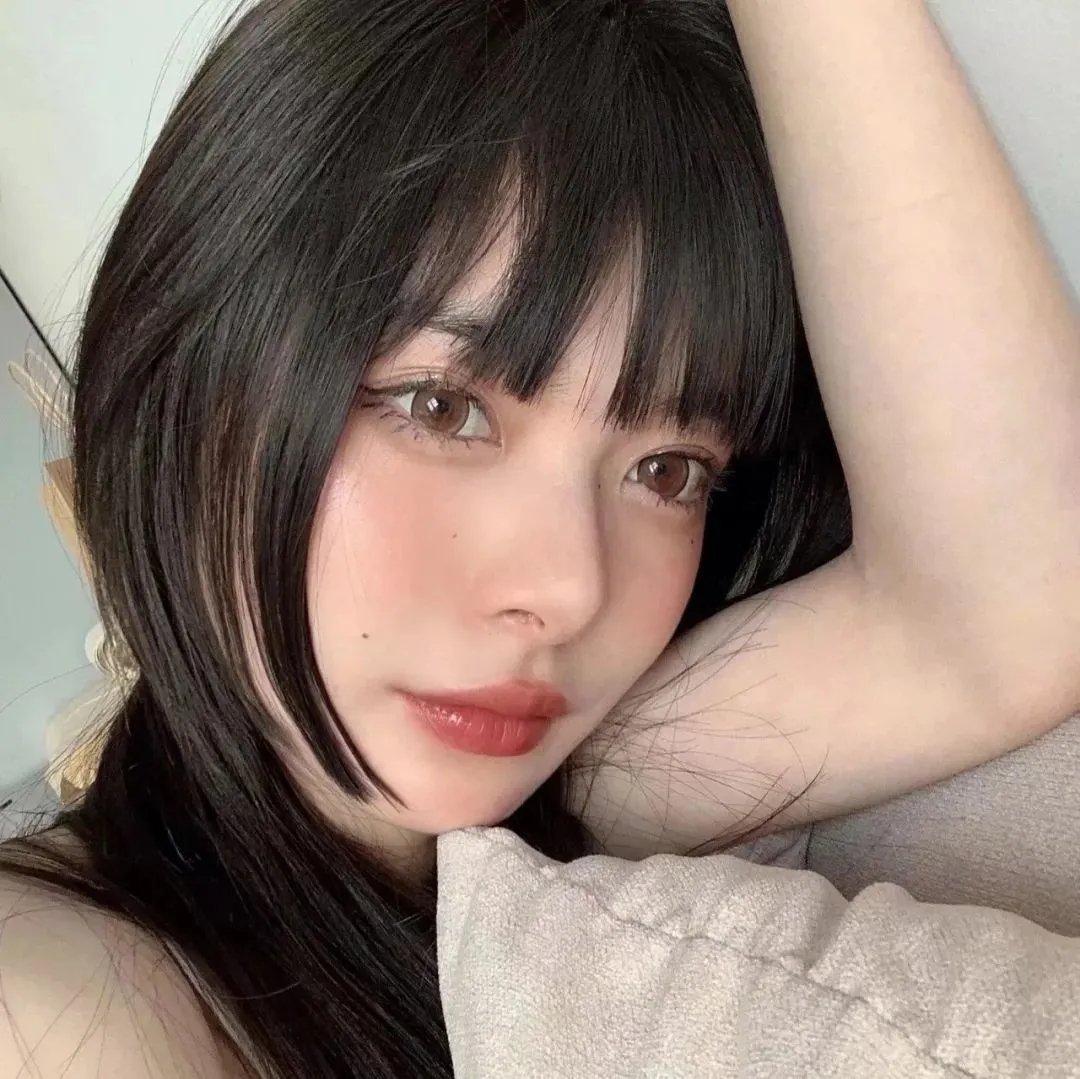 葡萄架下的女神 海报